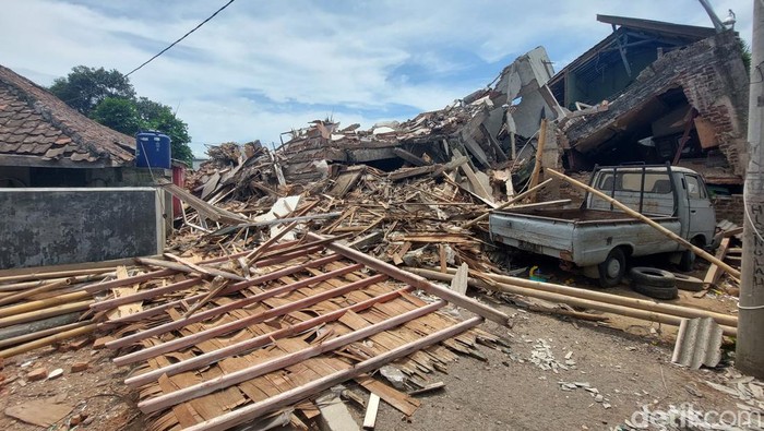 Cianjur Diguncang 21 Kali Gempa Susulan dalam Semalam